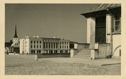 Building of the Rakvere Department of Eesti Pank. Arh. Ferdinand Adoff. Photographer J. Triefeldt
