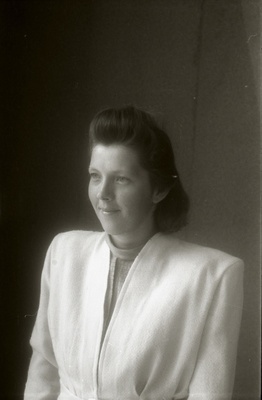 TRÜ teaduskonnasisehaiguste kateedri assistent (1944-50) Valve Saarma  similar photo