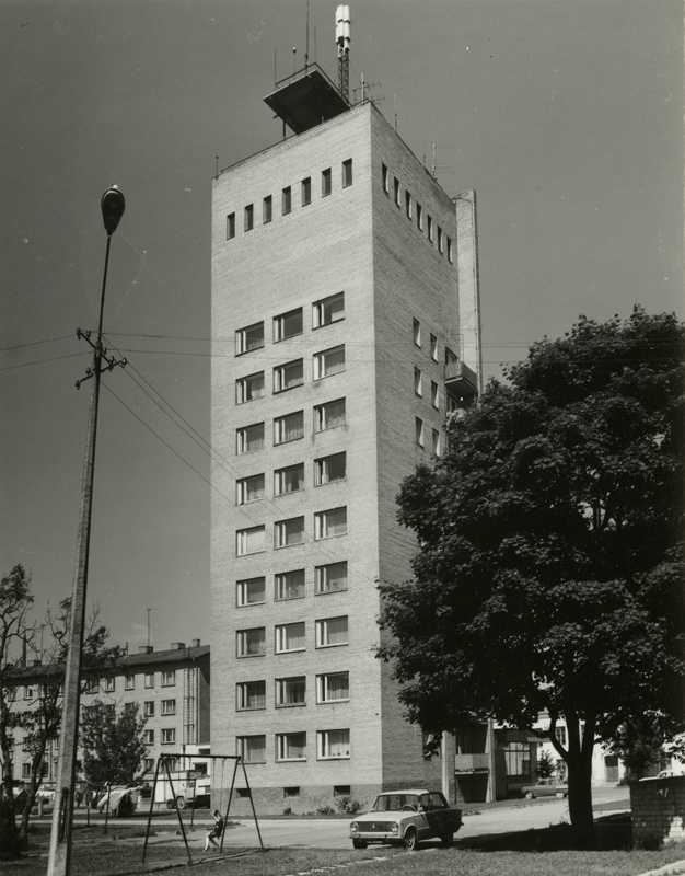 Water tower apartment in Kuressaare, view of the building from the street. Architects Mart Port, Henno Sepmann