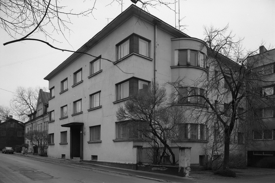 Apartment building in Tallinn Ravi 17, view of the building. Architect Eugen Sacharias