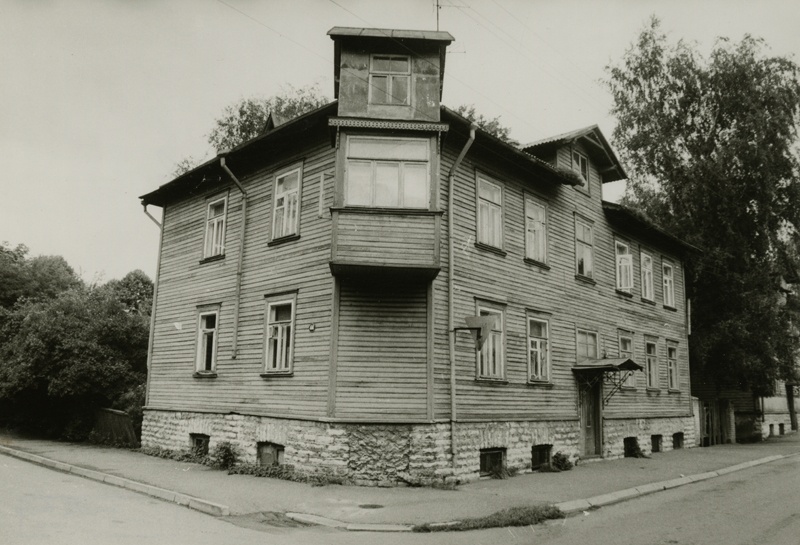 Apartment Oil 44, view of the building. Architect Voldemar Lender?