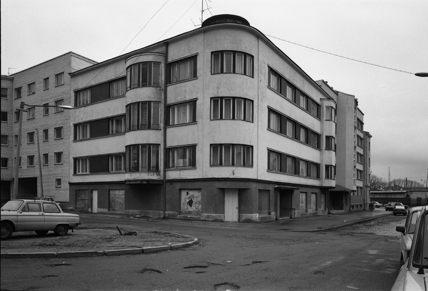 Apartment building with stores in Tallinn, Tuukri brick 3, view of the building. Architect Eugen Sacharias