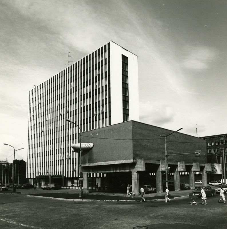 New Radio owner in Tallinn, view of the building over the crossroads. Architects Jüri Jaama, Ado Eigi