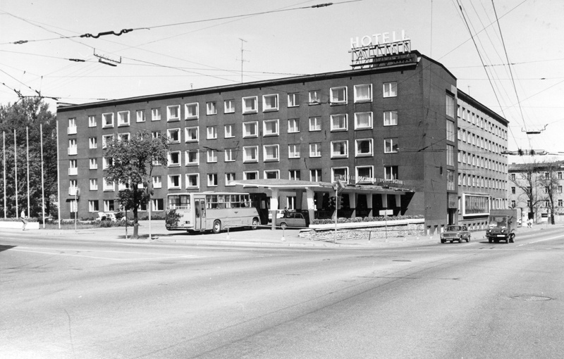 Hotel Tallinn, view of the building. Architects Peeter Tarvas, Heiki Karro, Toivo Kallas