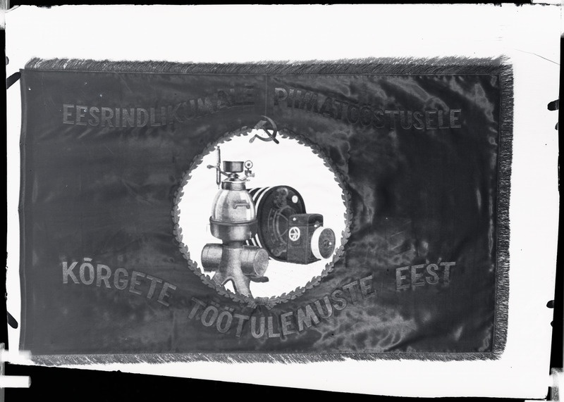 Foto lipust tekstiga: "Eesrindlikumale piimatööstusele kõrgete töötulemuste eest