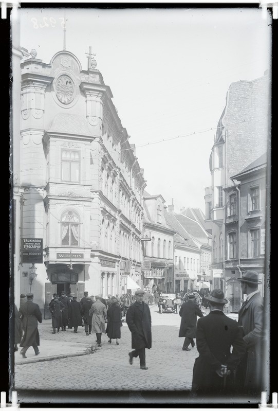 Tallinn. Vaade Vanalt turult Viru tänavale. Vasakul E. Denimi kaubamaja.