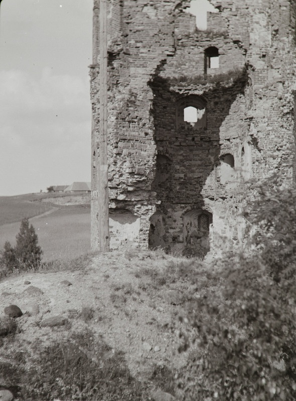 [Vastseliina lossi] varemed.