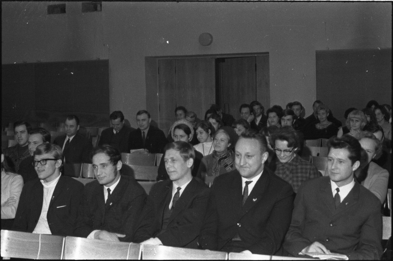 Lasnamäe elamurajooni ehituse koosolek Eesti Tööstusprojekti hoone saalis, Rävala pst 6.