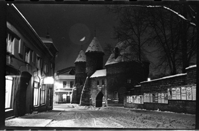 Valli tänava ja Viru tänava ristmik, paremal müür kuulutustega, tänava otsas Viru värav  similar photo