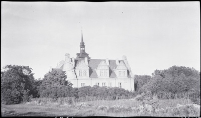 Lindeni loss Haapsalu lähedal.  similar photo