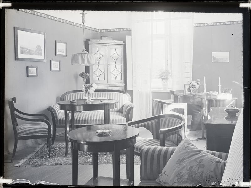 Detail toa sisevaatest, juugend-stiilis mööbel