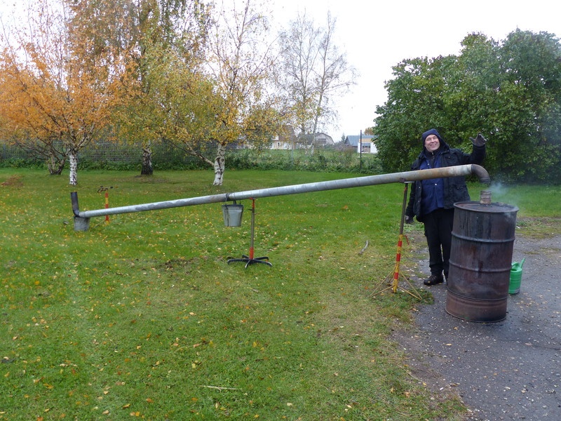 Puusütt valmistab muuseumi sepp Mart Salumaa