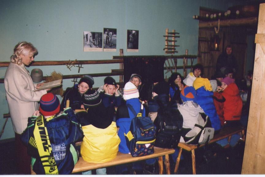 Lilia Leiman lasteüritusel Toomapäeva toimetused