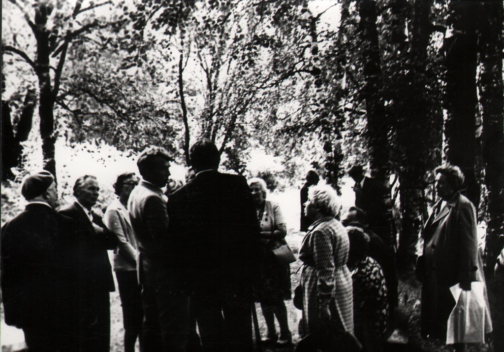 Piimandusveteranidele III kokkutuleku ekskursioonil Toila-Oru pargis annab giid ülevaate Oru lossi ja pargi ajaloost