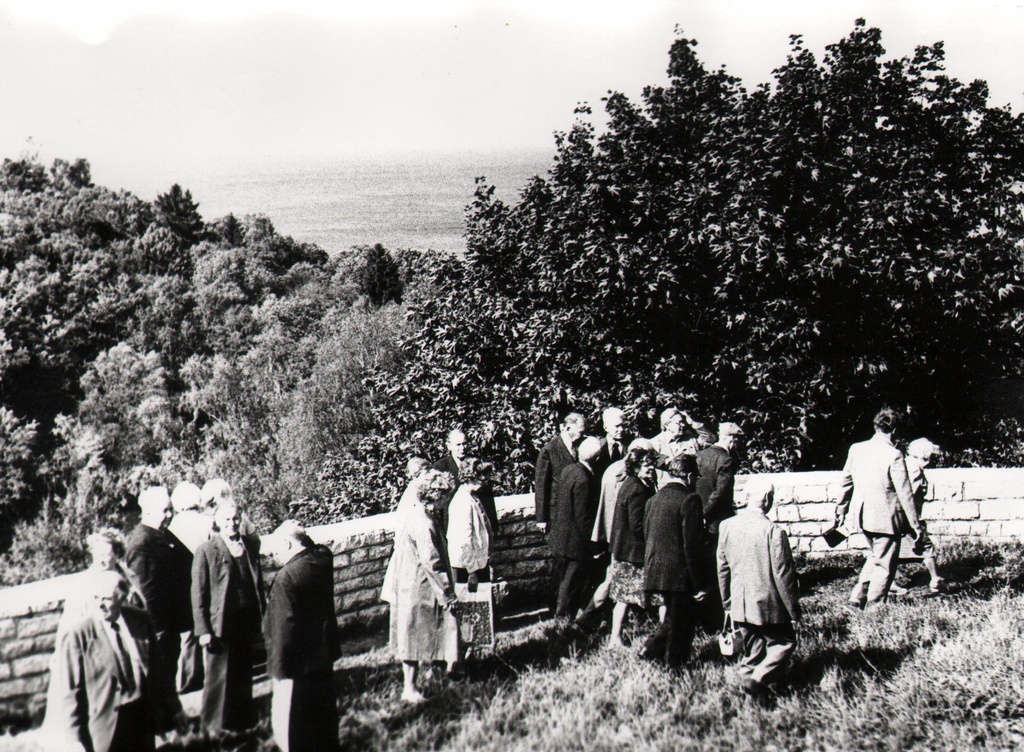 Piimandusveteranid III kokkutuleku päeval Oru pargis vaatega merele