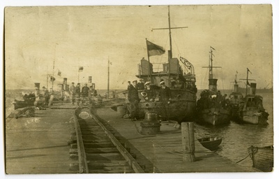 Mining boat traler "Vaindloo" ? At the edge of the kai  duplicate photo