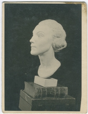 Naise portreepea  duplicate photo