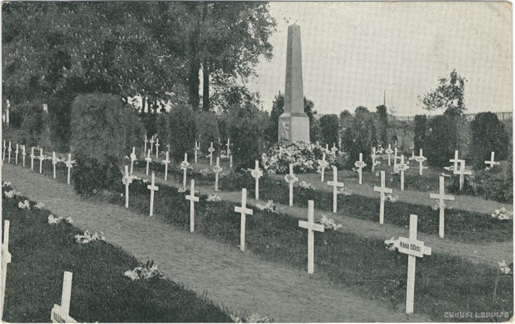 Le Cimetière des Frères (militaires) à Valmiera, Brāļu kapi Valmierā