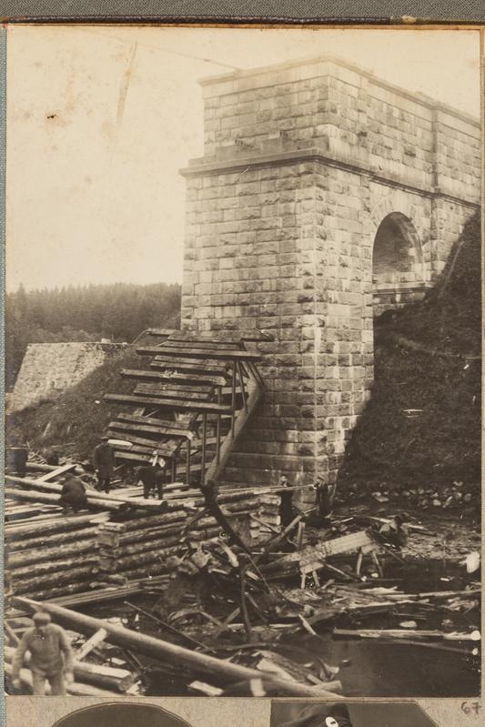 Amata jõe sild Lätis. Silla lasid taganemisel õhku taganevad Landeswehri väed 23. juunil 1919.