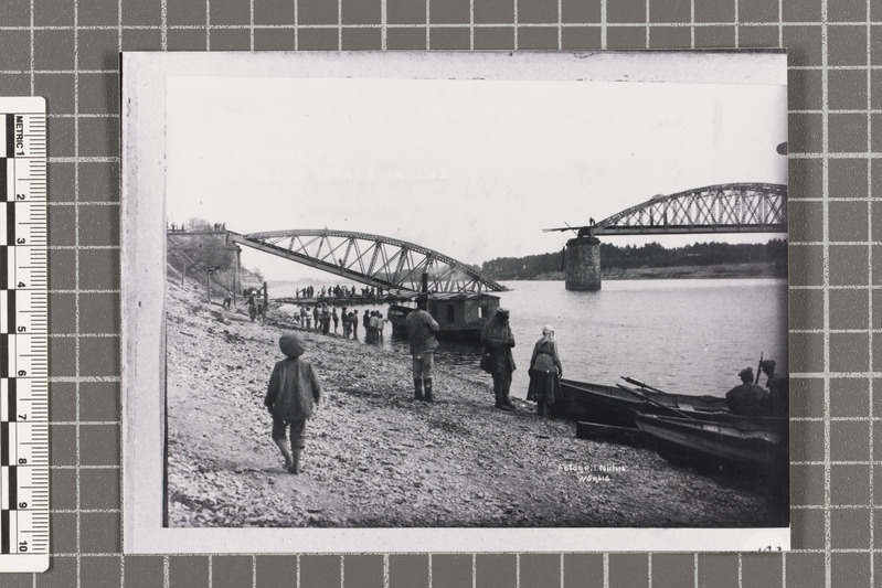 Enamlaste poolt õhku lastud Olga sild Pihkvas. 1919 mai-juuni algus.