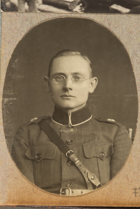 Soomusrongide diviisis teeninud tundmatu alamleitnant, 1920 aastal.