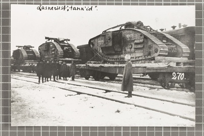 Kindral Judenitši Loodearmeele kuulunud 3 Inglise tanki Mark V  duplicate photo