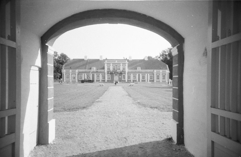 Main building and gates of Sagadi Manor