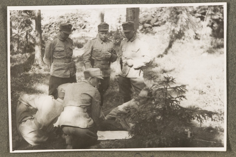 ERNA grupi liikmed kaardi ümber arutamas.