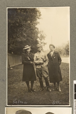 ERNA grupi liige Ernst Laur koos Selma ja Olliga  duplicate photo