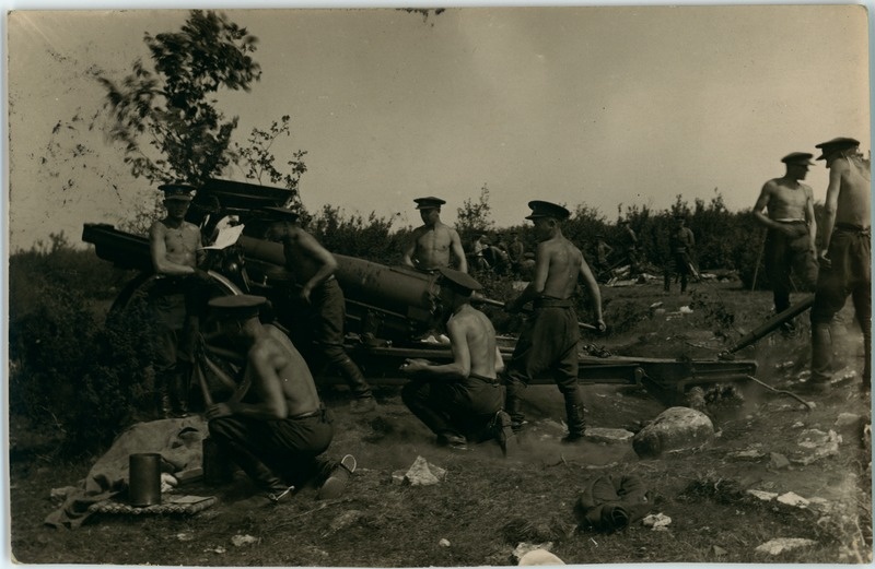 Suurtüki haubitsa patarei õppustel (152 mm M1910 haubitsad)