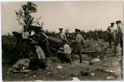 Suurtüki haubitsa patarei õppustel (152 mm M1910 haubitsad)  duplicate photo