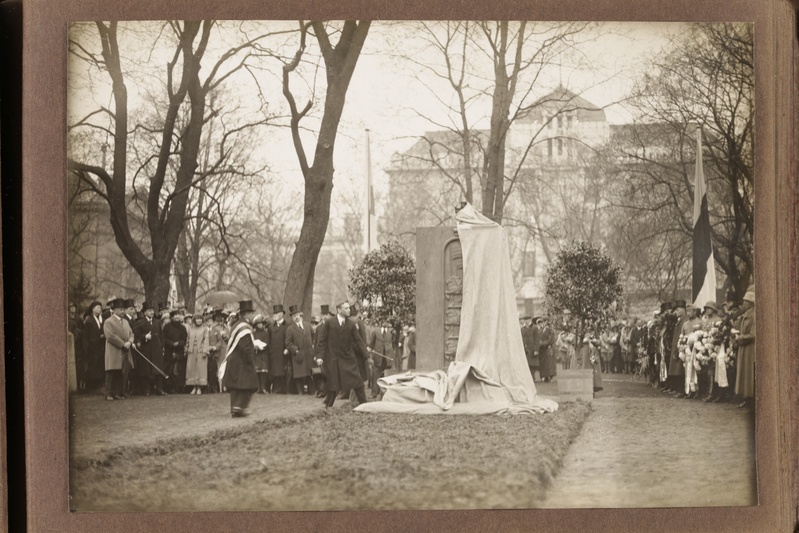 Vabadussõjas langenud Soome vabatahtlike monumendi avamine Helsingis