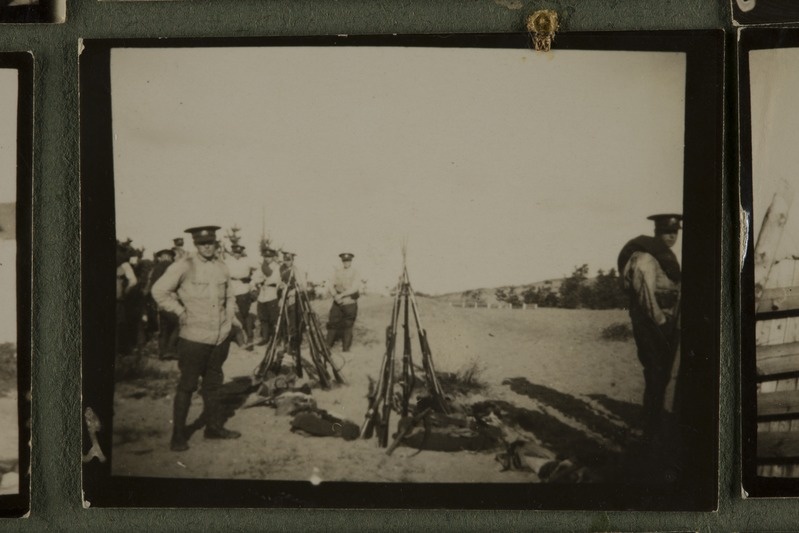 Sõjakooli 1931. a lõpetajad puhkepausil