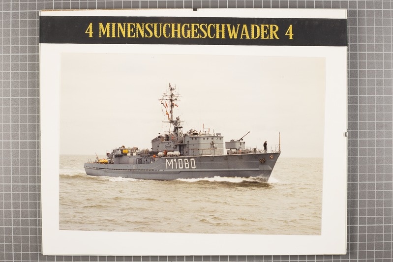 4 Minensuchgeschwader ja lisaks raamis lint sama tekstiga