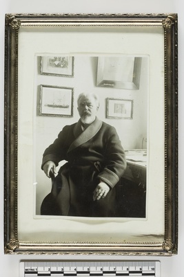 Johan Pitka hommikumantlis, 1938  duplicate photo