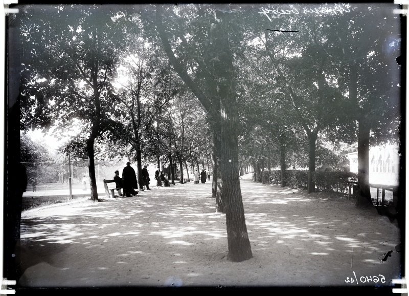 Tenniseväljak Kuressaare pargis