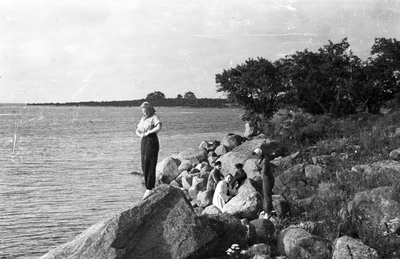 Members of the expedition at Pihlakari  duplicate photo