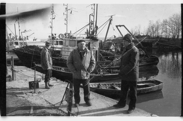 Fishermen in Toila harbor