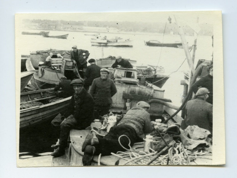 Boats and fishermen at Kihnu Harbour