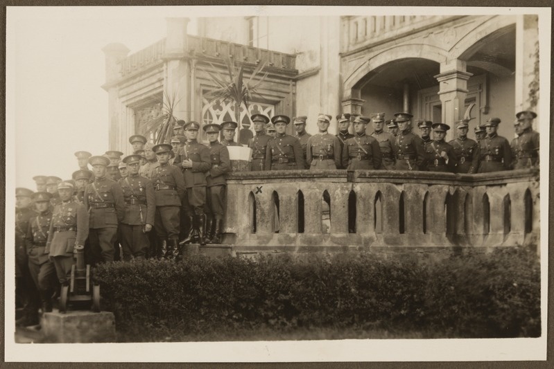 Eesti sõjaväelased koos Läti Kõrgema Sõjakooli ohvitseridega