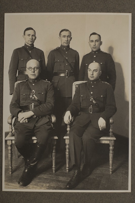 Kaitseväe Ohvitseride Kogu Fototoikonna grupipilt