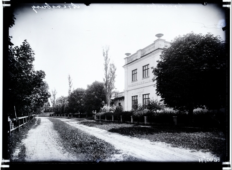 Kuressaare - vaade kahekordsele majale