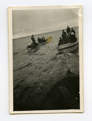 The fishermen of the beach of the country are going to the Heinlaiu talks with boats  duplicate photo