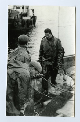 Fishermen with a ship in the Gulf of Finland: V. Piibemann and a. Hark are emptying the candleboat  duplicate photo