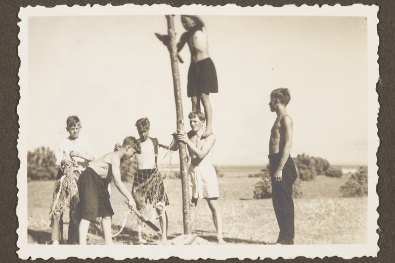 Esimene Tallinna noorkotkaste maleva laager