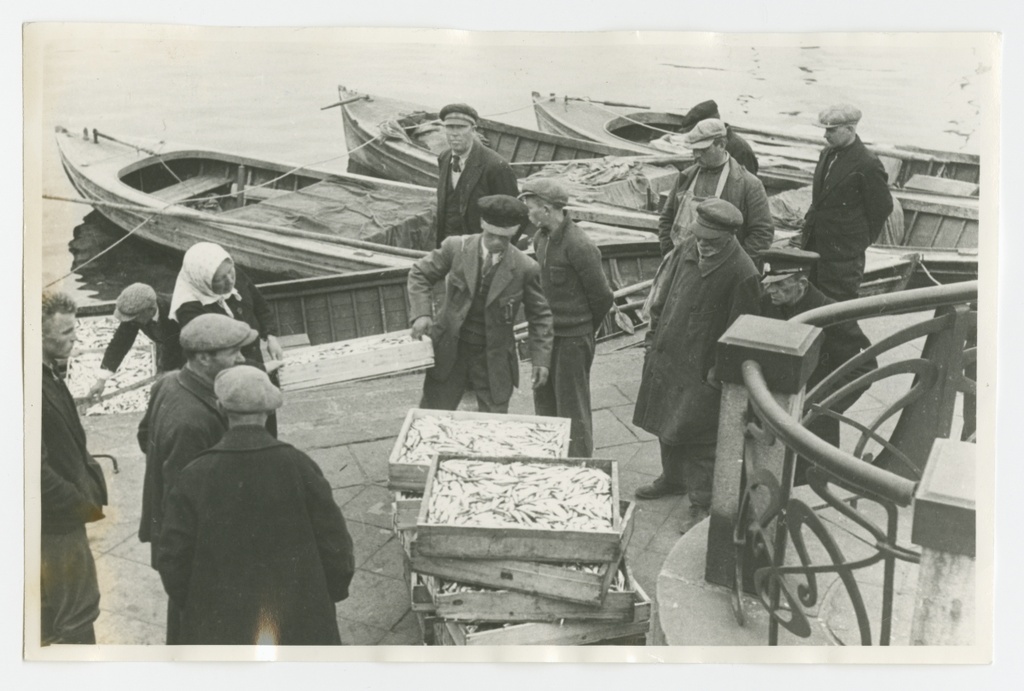 Finnish fishermen with silk in the port of Tallinn