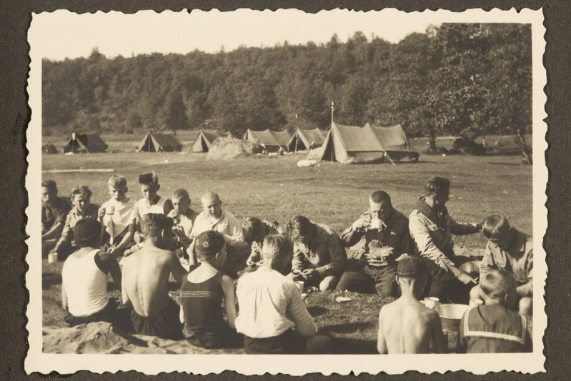 Esimene Tallinna noorkotkaste maleva laager