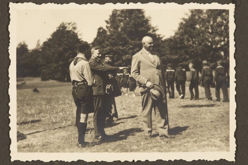 Esimene Tallinna noorkotkaste maleva laager