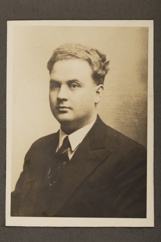 Foto Theodor Kõlu albumis