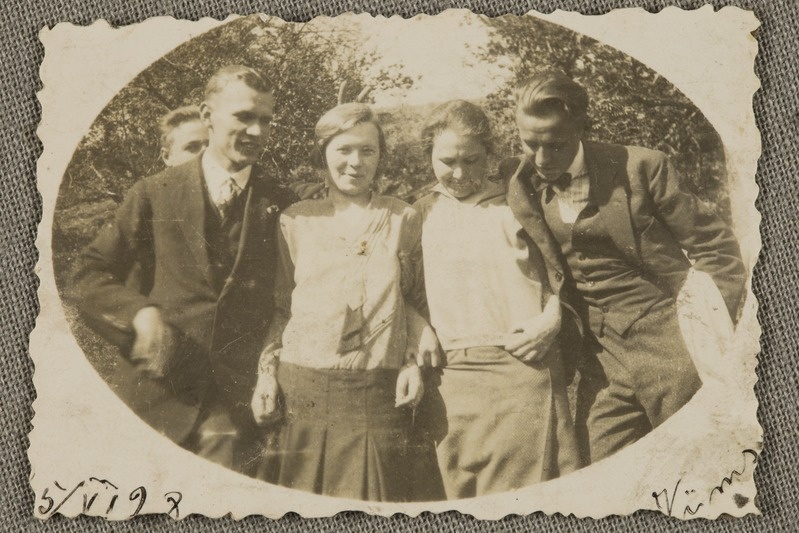 Felix Ferdinand Freimuth kaaslastega 1928. a jaanipäeval Viimsis